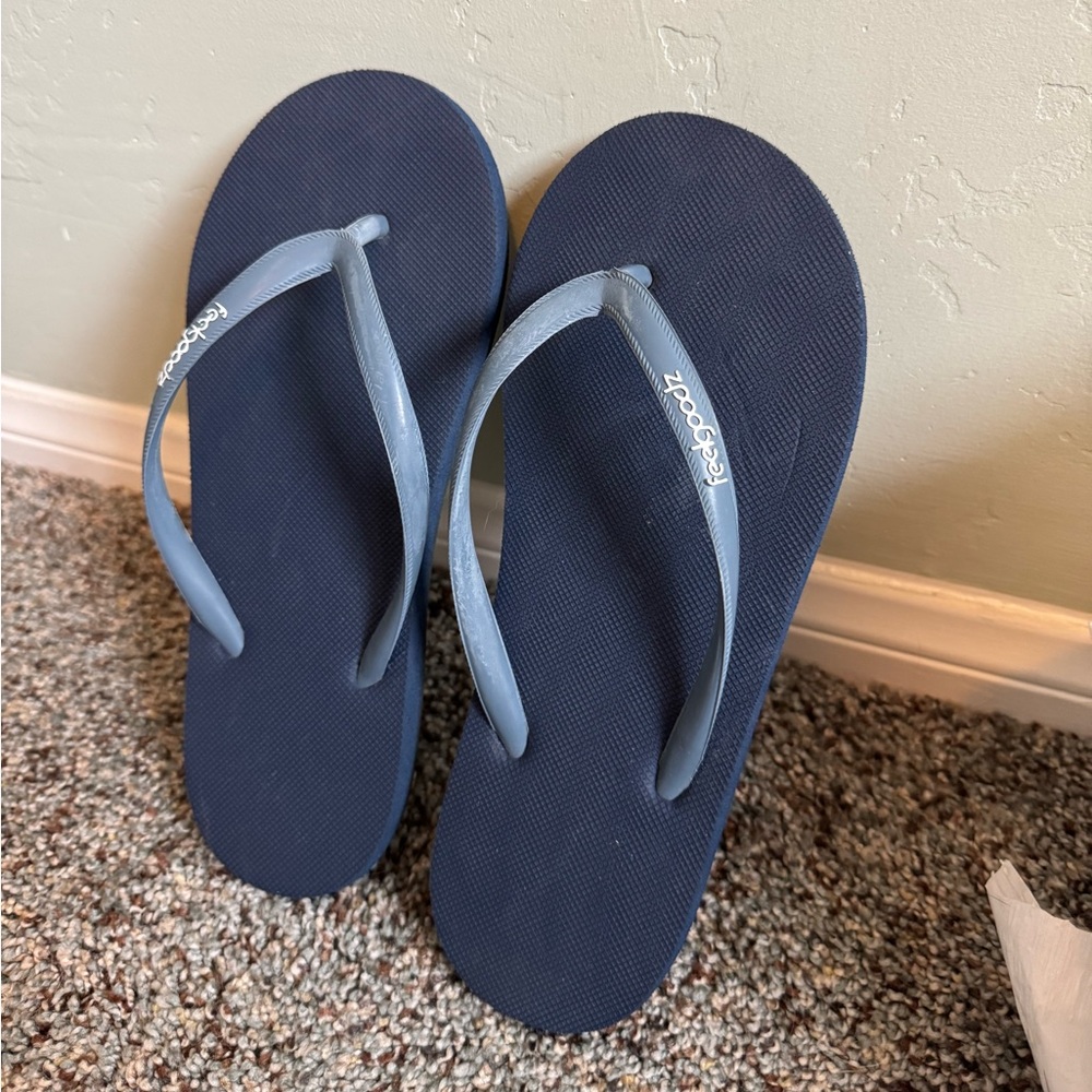 EUC FEELGOODS SANDALS SIZE 5.5/6